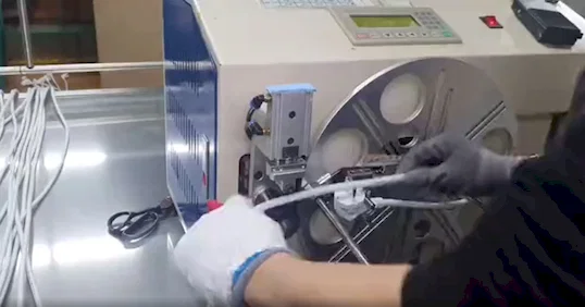 Steckdosen-Wickel- und Bindemaschine WPM-210