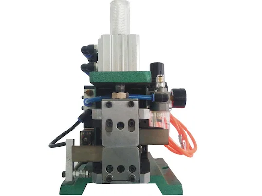 Mehrader-Drahtabisolier- und Verdrillmaschine WPM-4F+T